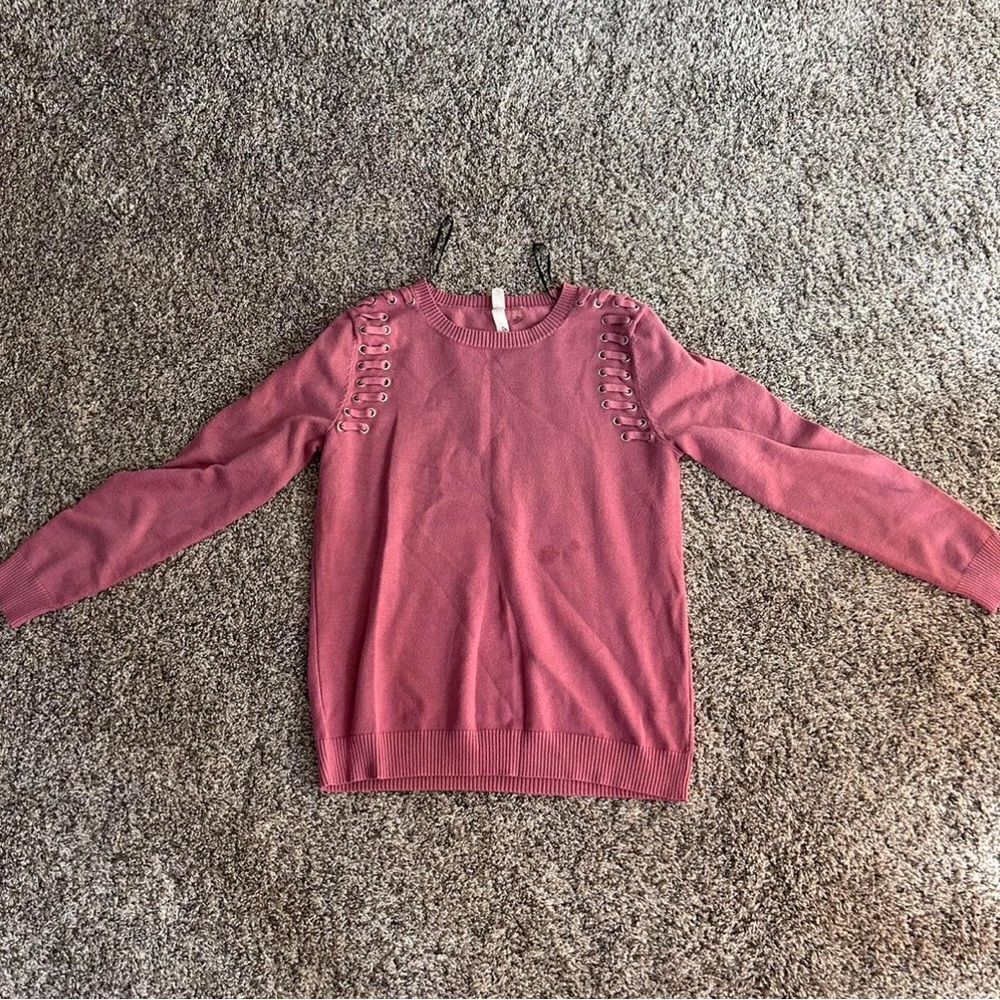 Pink Sweater (B1)‎ - Picture 2 of 5